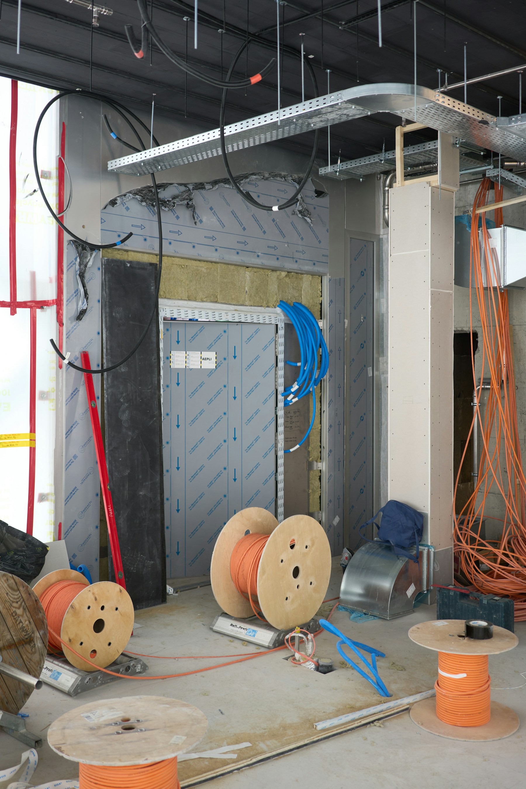 Cable trays and first-fix wiring during construction